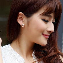 画像をギャラリービューアに読み込む, Rose Gold Diamond-studded Personality Stud Earrings