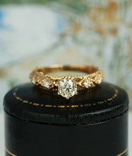 画像をギャラリービューアに読み込む, Vintage Engagement Antique Moissanite Round Cut Ring Diamond
