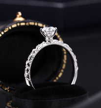 画像をギャラリービューアに読み込む, Vintage Engagement Antique Moissanite Round Cut Ring Diamond